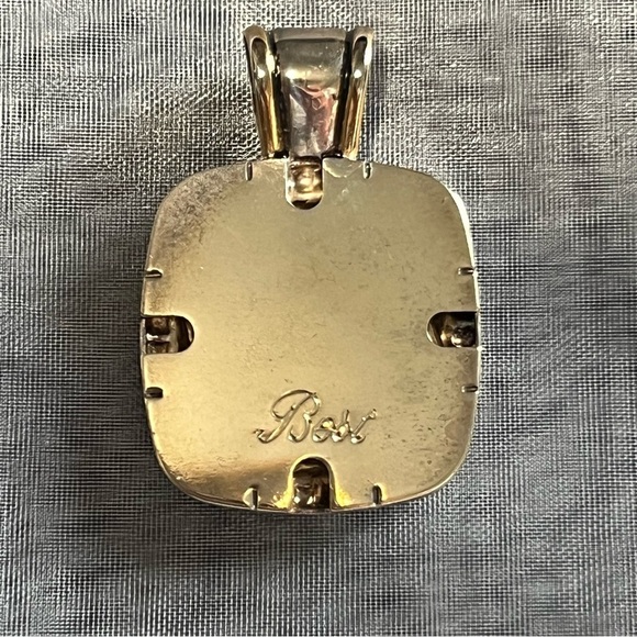 Elegant Gold and Silver Pendant - Picture 3 of 4